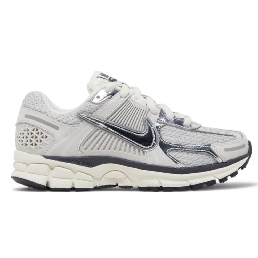 NIKE - WMNS - Air Zoom Vomero 5 - Photon Dust Metallic Silver - Size 8